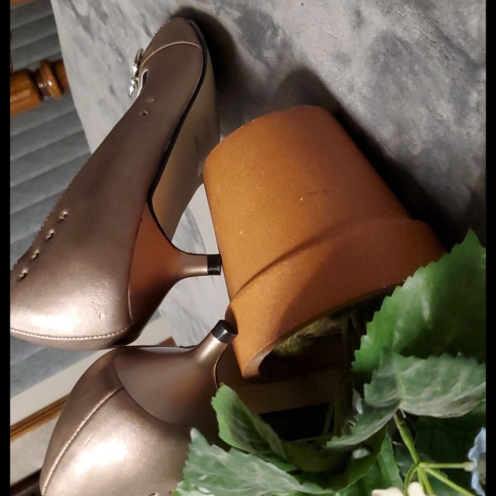 Small heels - Picture 3 of 4